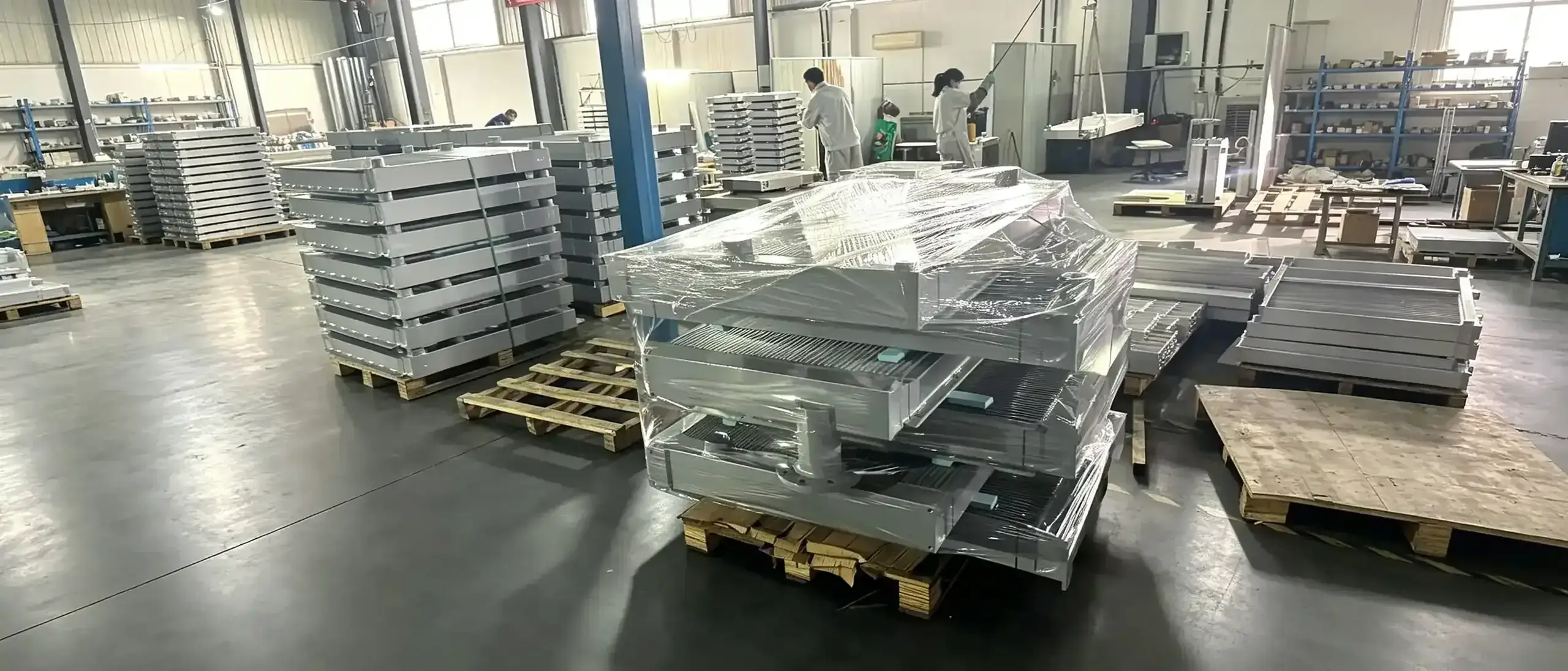 Meticulous export packaging and quality control inspection of aluminum radiators at our factory